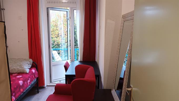 Zimmer bei De Peerelstraat In Amsterdam
