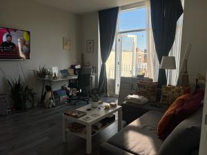 Appartement te huur 1400 euro Juliana van Stolberglaan, Den Haag