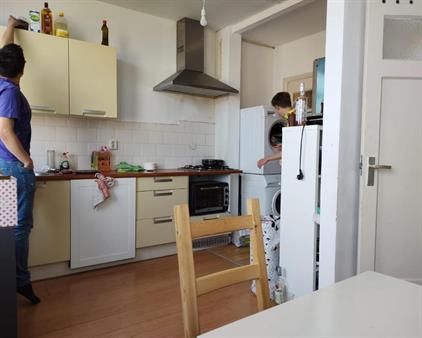 Room for rent 475 euro Veenendaalkade, Den Haag