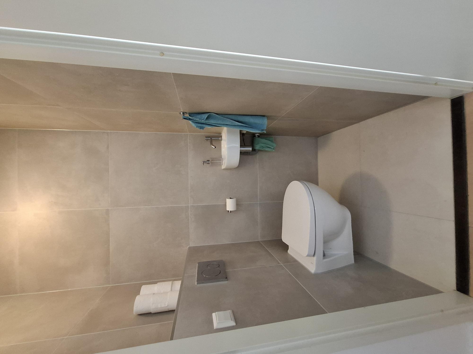 Kamer aan Raphael Lemkinstraat, Amsterdam 8