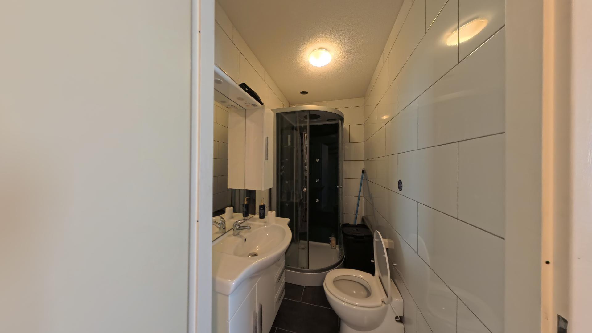 Kamer te huur in Den Haag – Van der Woudendijk – foto 3