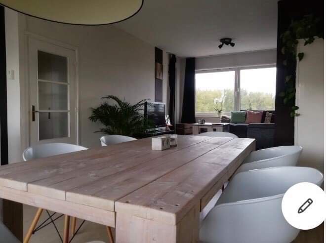 Kamer aan Burgemeester Roellstraat, Amsterdam 7