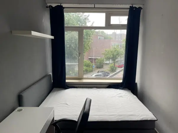 Kamer te huur aan de Admiraal de Ruyterweg in Rotterdam