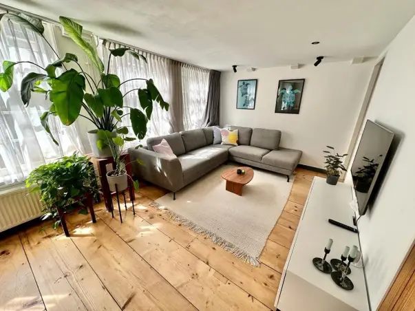 Appartement te huur aan de Sint Nicolaasstraat in Amsterdam