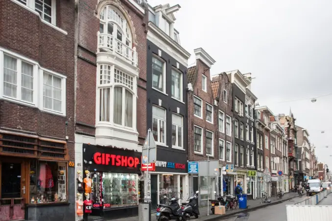 Appartement te huur aan de Vijzelstraat in Amsterdam