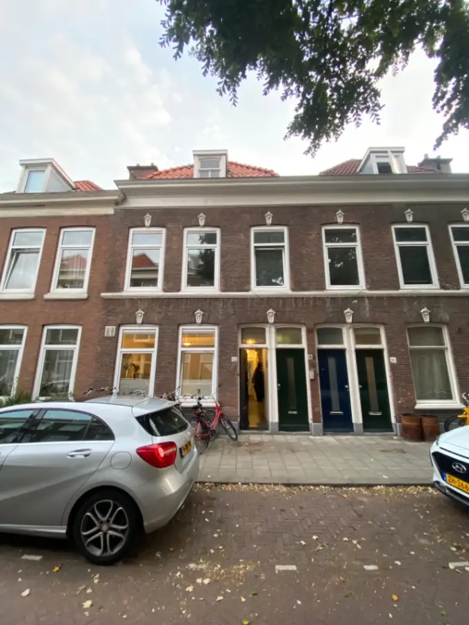 Kamer te huur aan de Helmersstraat in Den Haag