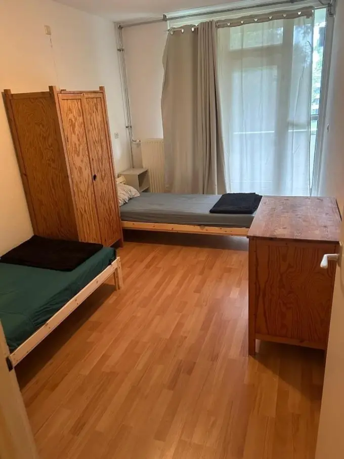 Kamer te huur aan de Burgemeester De Vlugtlaan in Amsterdam