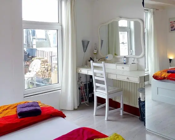 Kamer te huur aan de Albert Cuypstraat in Amsterdam