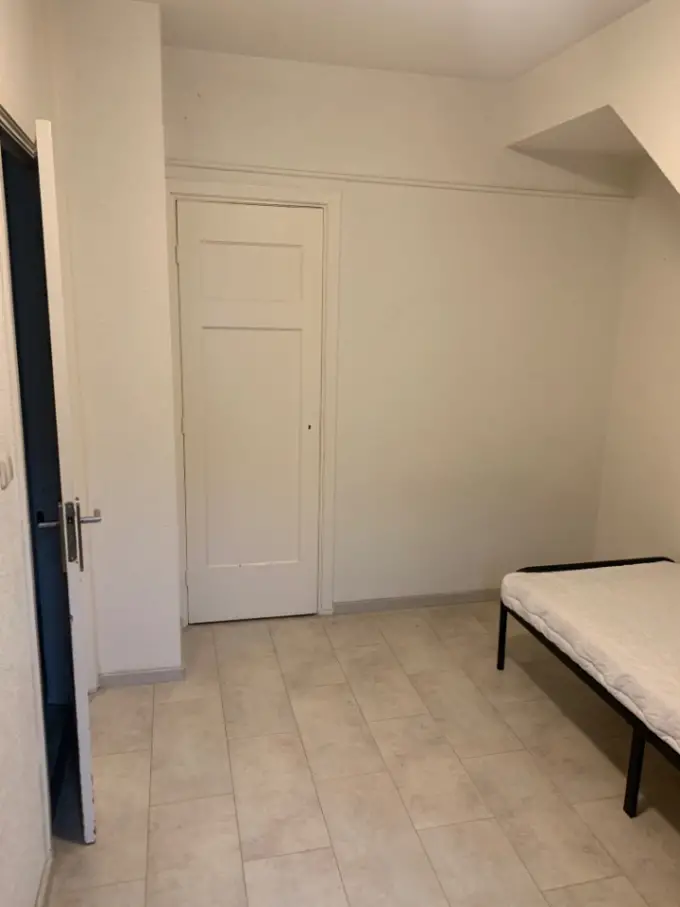 Kamer te huur aan de De Genestetlaan in Den Haag