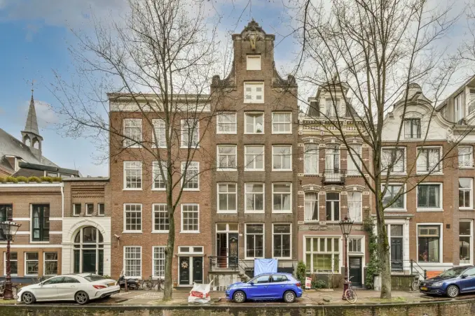 Appartement te huur aan de Oudezijds Achterburgwal in Amsterdam